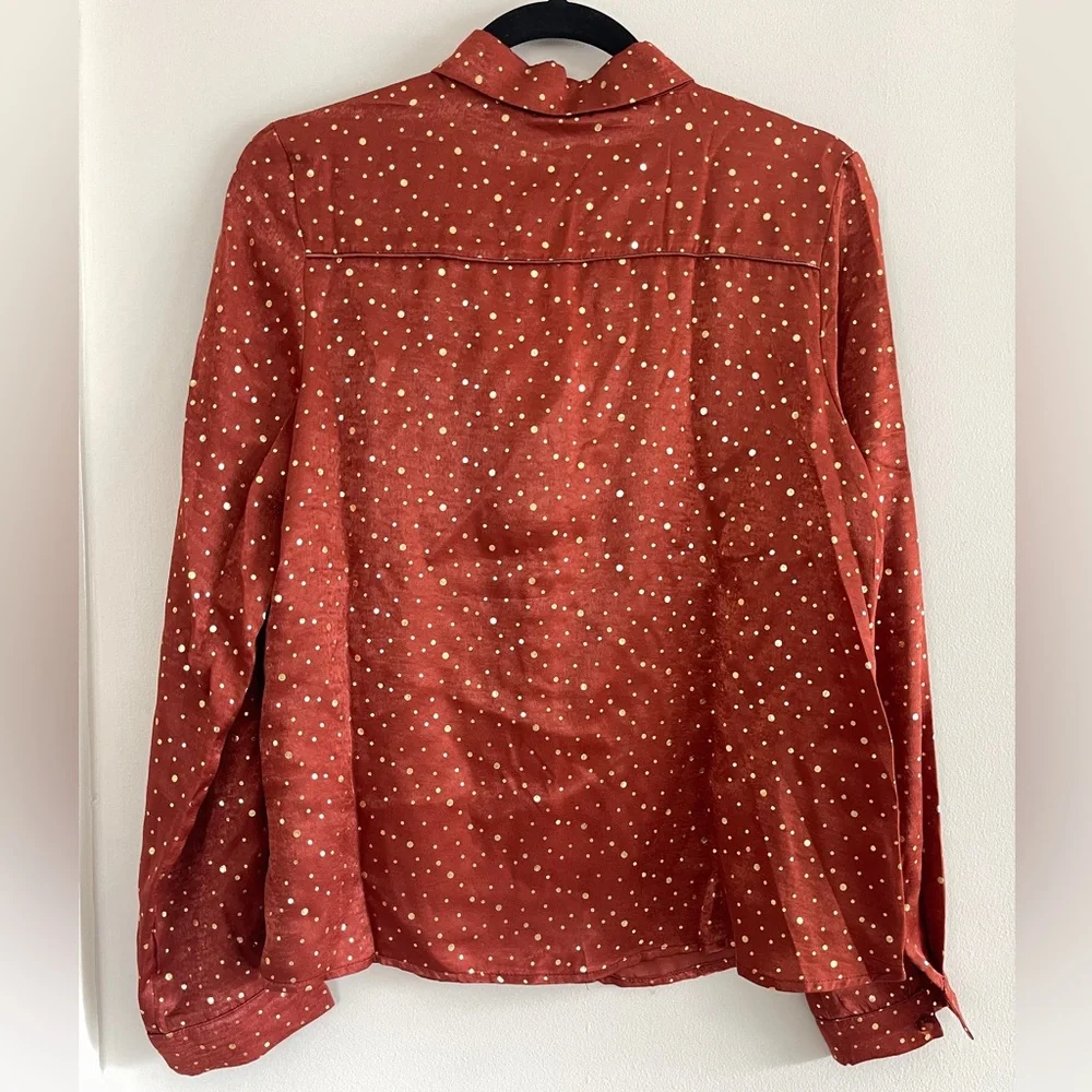 Q2 Womens Blouse Size Medium Orange Gold Polkadot Silky Top - Picture 5 of 11